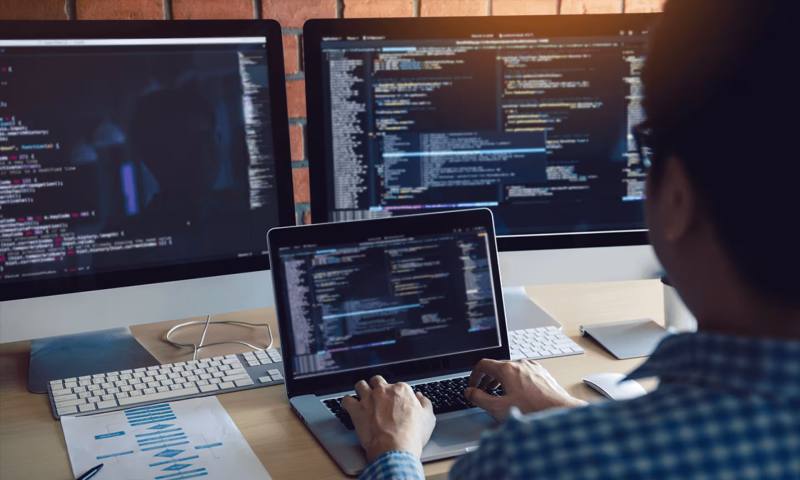 数据科学选型:R与Python如何赋能彭泽县网站建设?